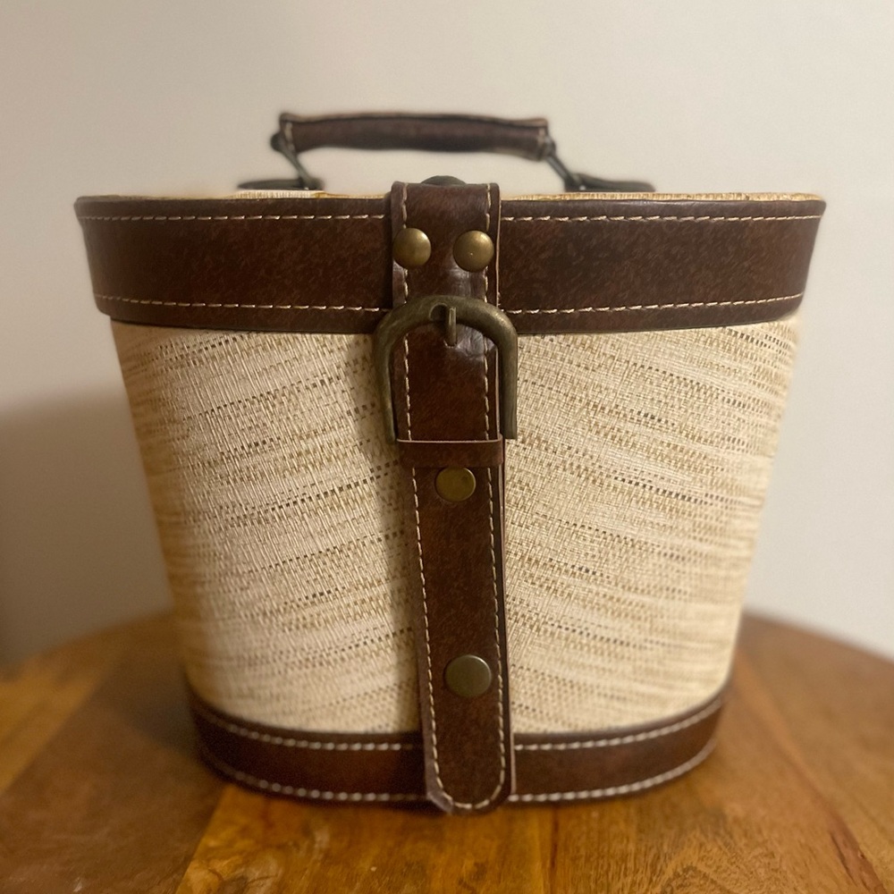 Brown Leather and Fique, Woven Bucket Bag